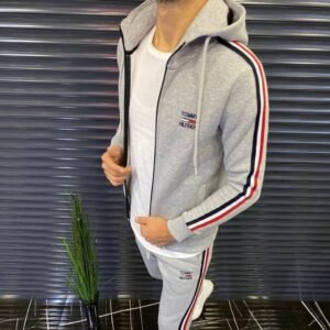 Home الأناقة والراحة المطلقة: طقم رياضي قطن 100%